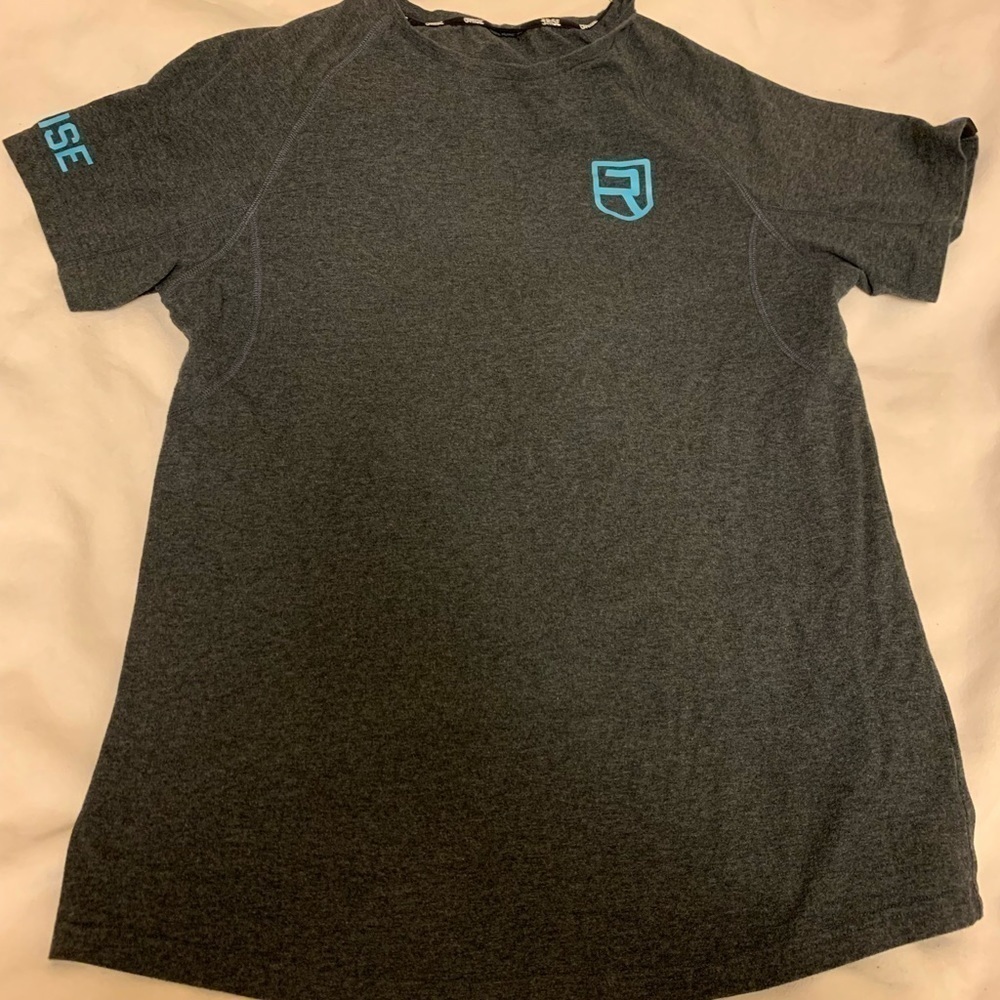 Men’s Rise Performance Shirt, size small. Extra comfort and breathability.‌‌‌